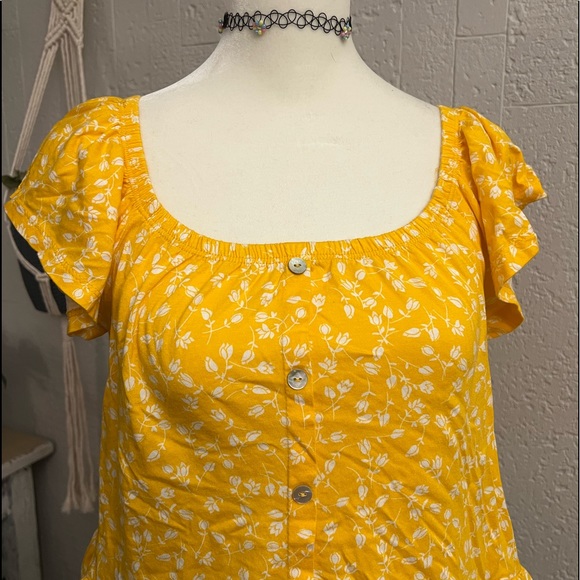 small blouse - Picture 6 of 7